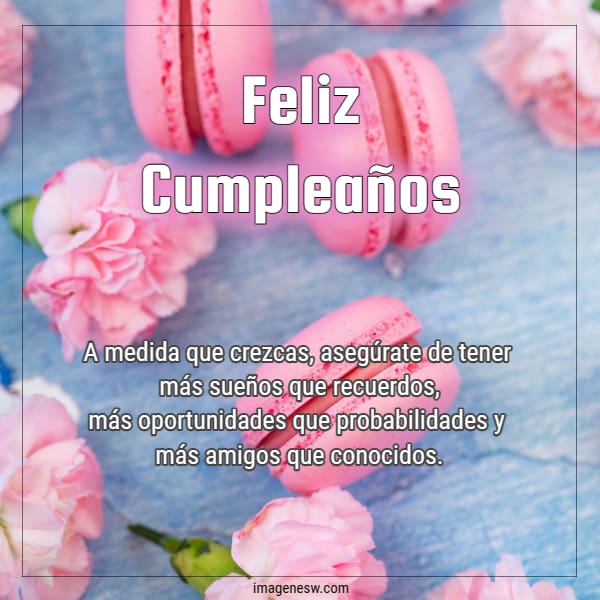 Dulces y flores rosadas con frases e imágenes de cumpleaños